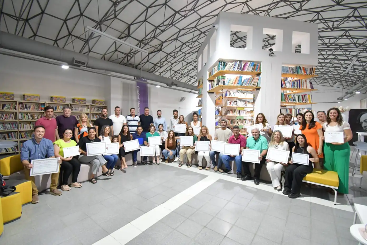 Los diplomas fueron entregados en la Secretaría de Vinculación Educativa, Tecnológica y Productiva