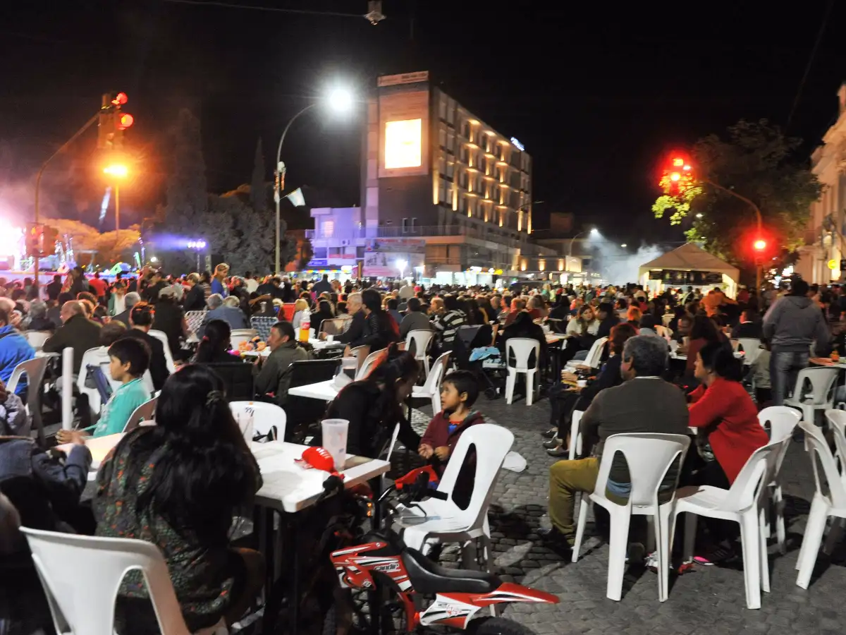 Hoy será otra noche de peatonal  