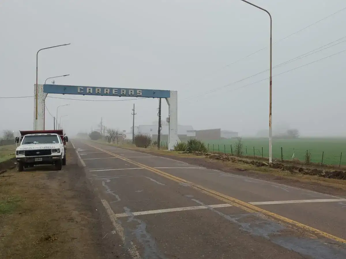 El proyecto contempla una intervención integral sobre el Acceso del Centenario, en su conexión con la ruta provincial 90, incorporando nueva iluminación LED, parquización, canteros y la renovación del arco de ingreso.