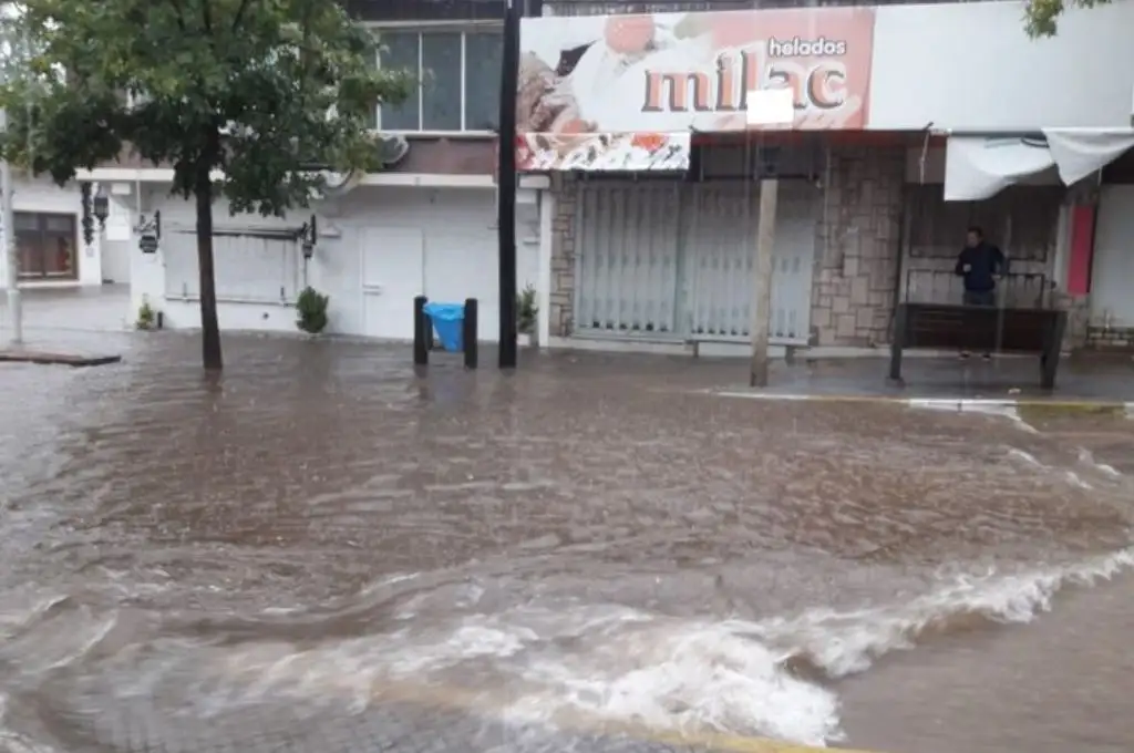 Desborde del río Mina Clavero: hay evacuados