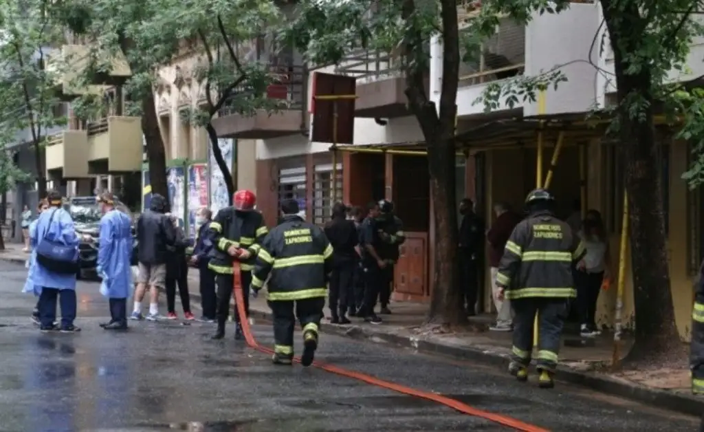 Rosario: explosión e incendio en un edificio de barrio Martin