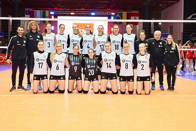 El equipo argentino en el debut ante Chile.