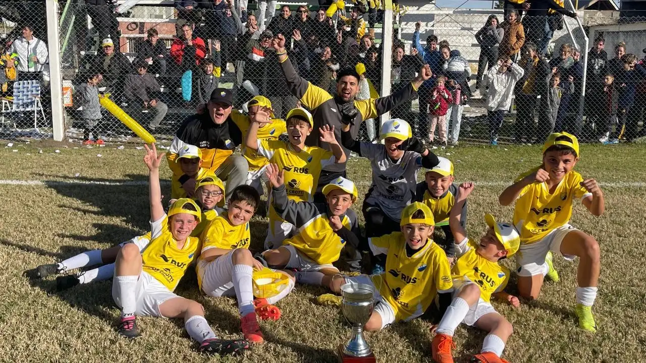 El equipo de Deportivo Oeste, campeón invicto de la 2016.