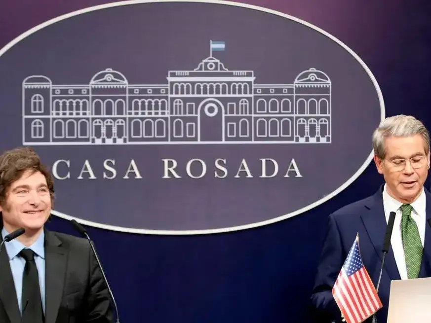 Scott Bessent y un respaldo en tiempos turbulentos para la economía argentina.
