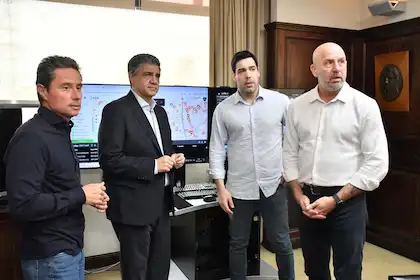 Jorge Macri junto a Waldo Wolff y el secretario de Seguridad porteño Ezequiel Daglio, reunidos esta mañana tras la fuga