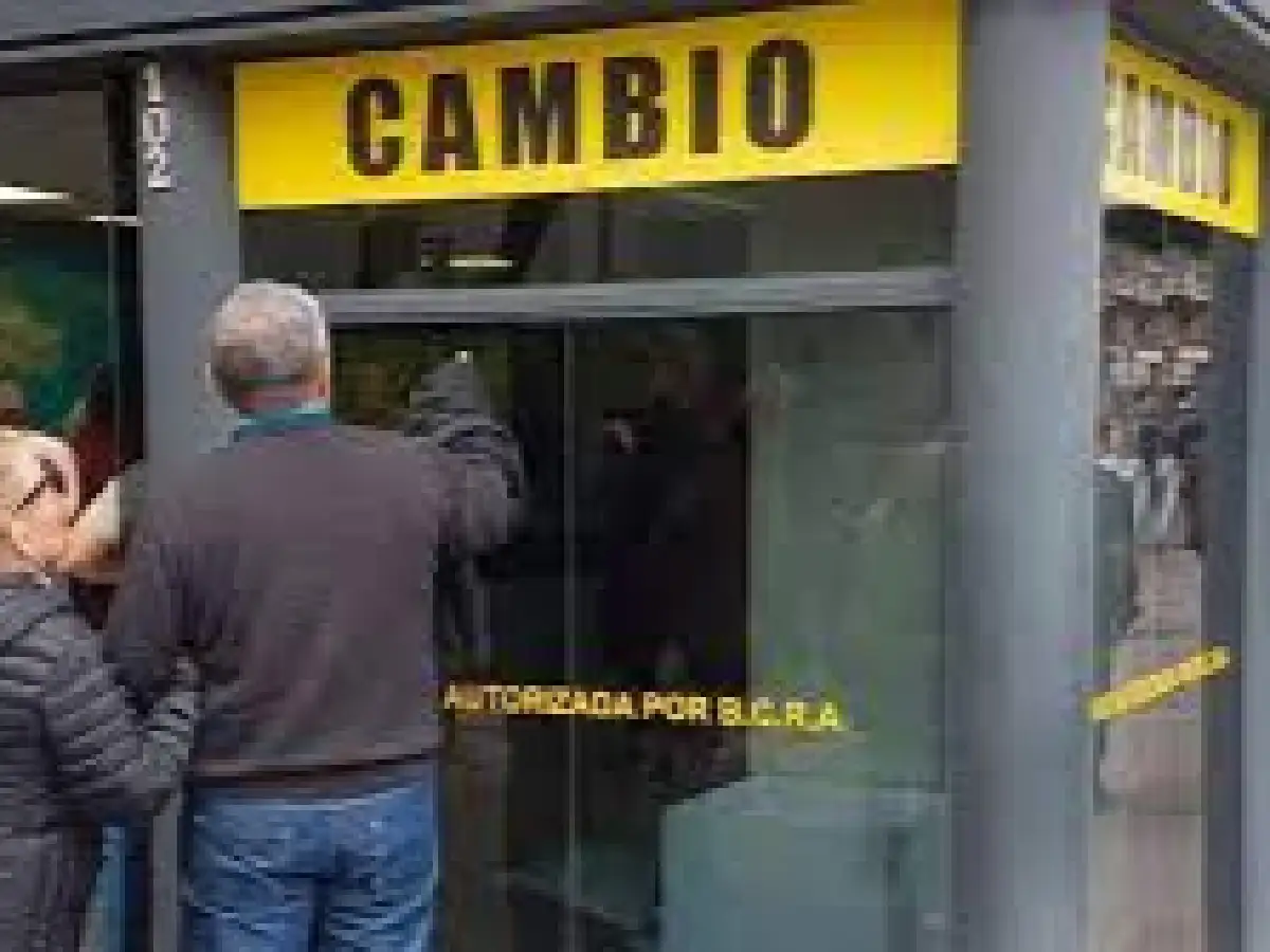 Fuerte caída del dólar "blue", luego de dos jornadas consecutivas en suba