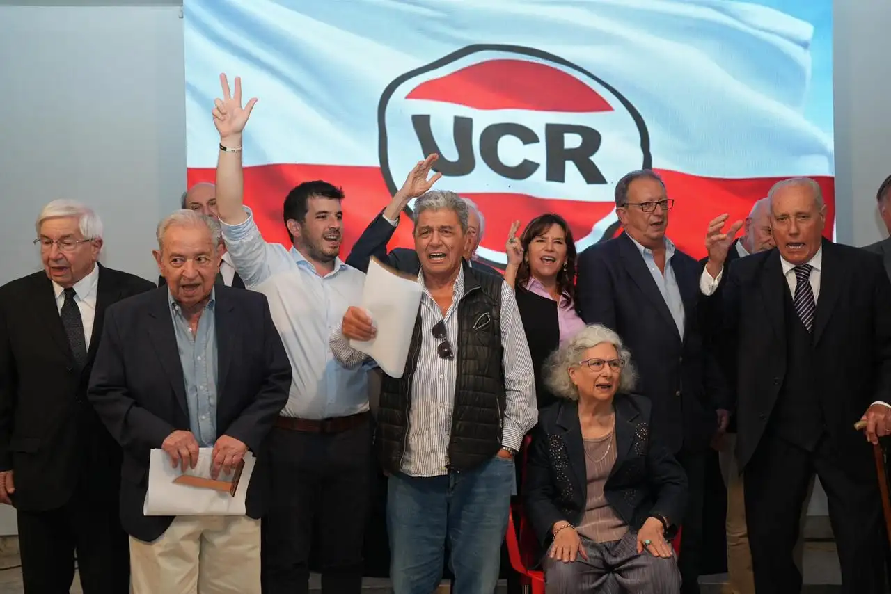 UCR homenaje