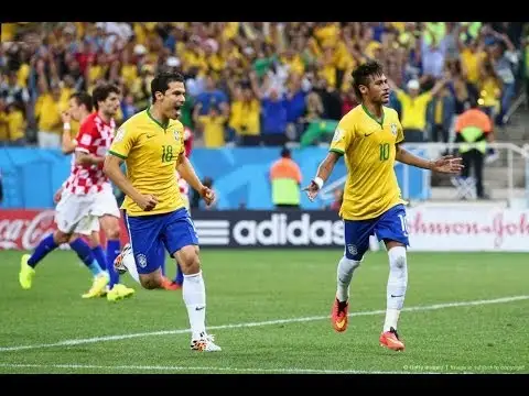 Envuelto en dudas, Brasil le ganó a Croacia en el partido inaugural