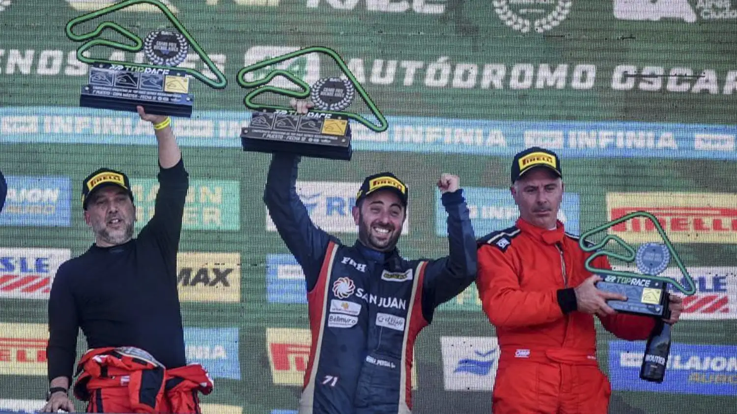 Diego Verriello en el podio de la última fecha del campeonato.