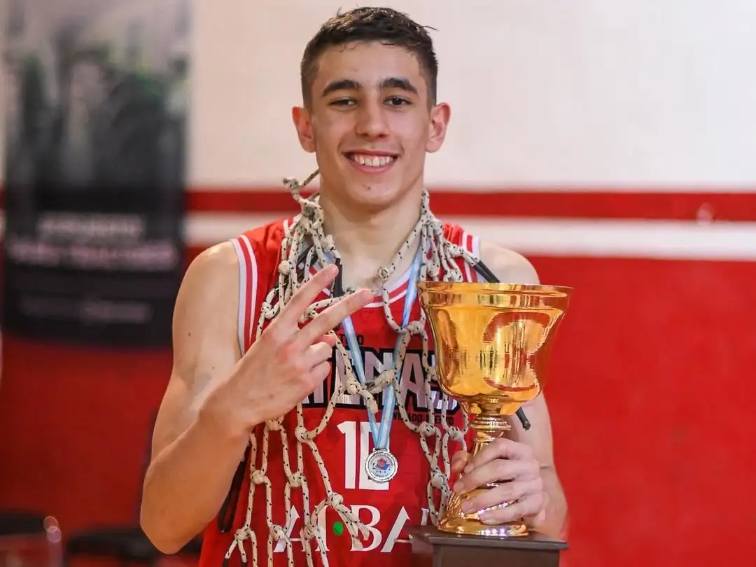 En la noche que se enteró que iba a formar parte de una preselección para la Selección Argentina U17, Nico Rizzotti la rompió toda y fue la gran figura de la noche