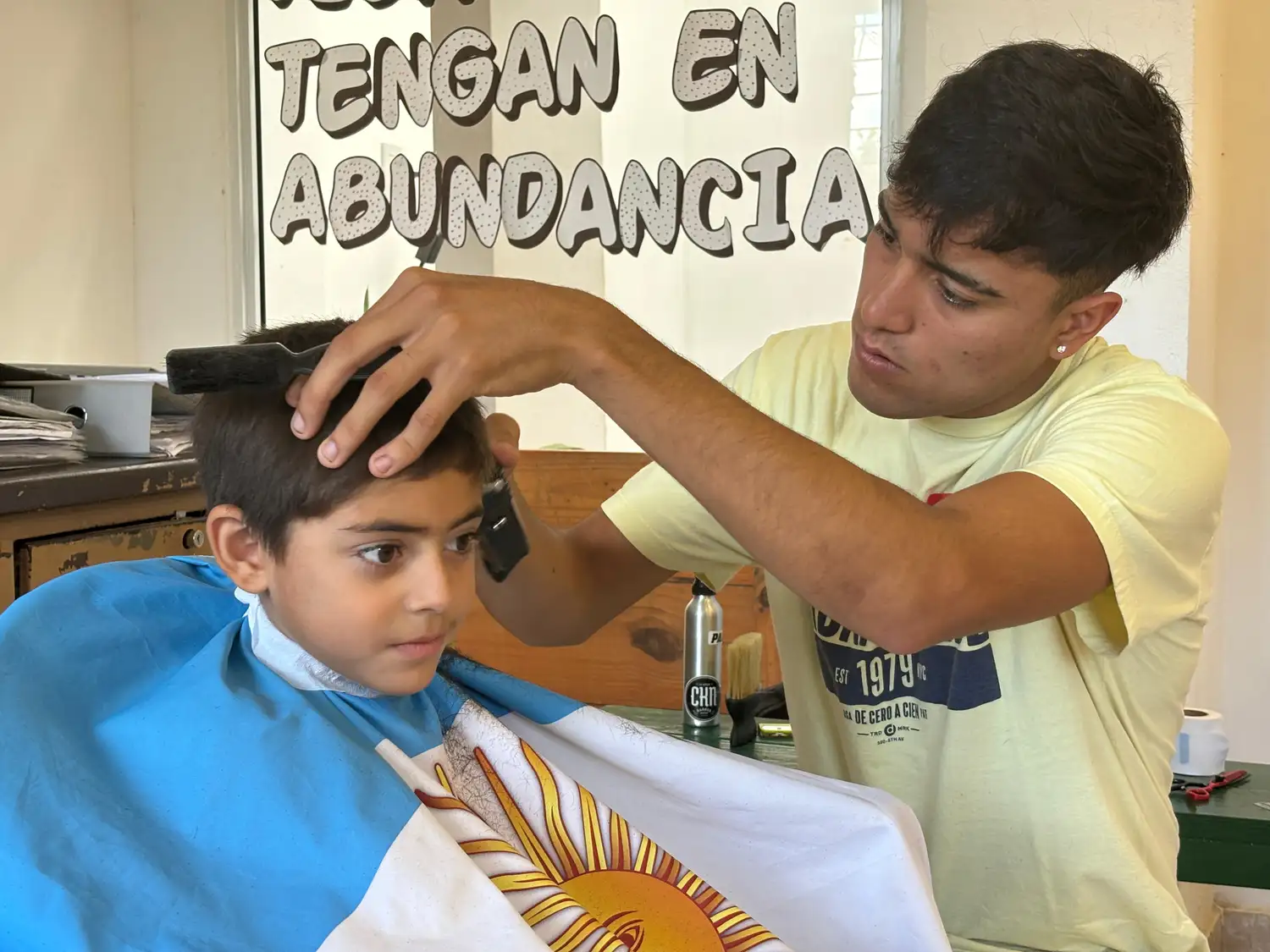 Uno de los talleres es de corte y confección.