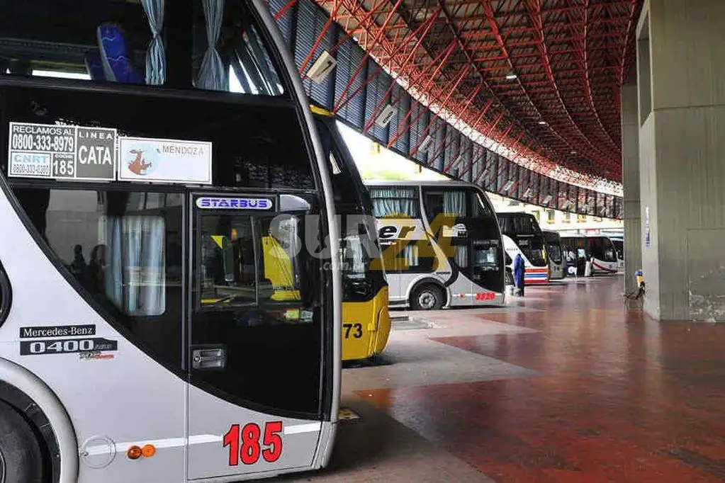 Este martes paran los colectivos de corta, media y larga distancia en todo el país