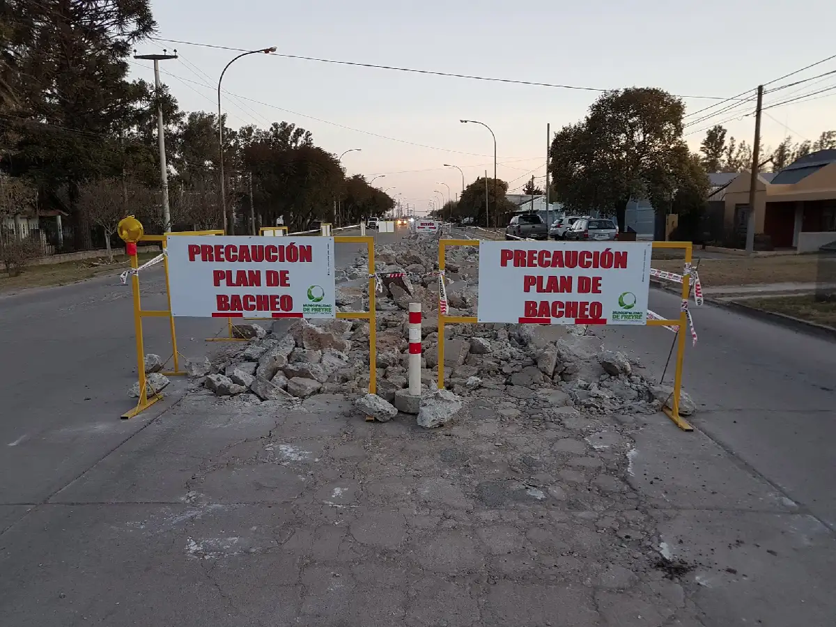 Bacheo  y construcción de bicisenda en Freyre 