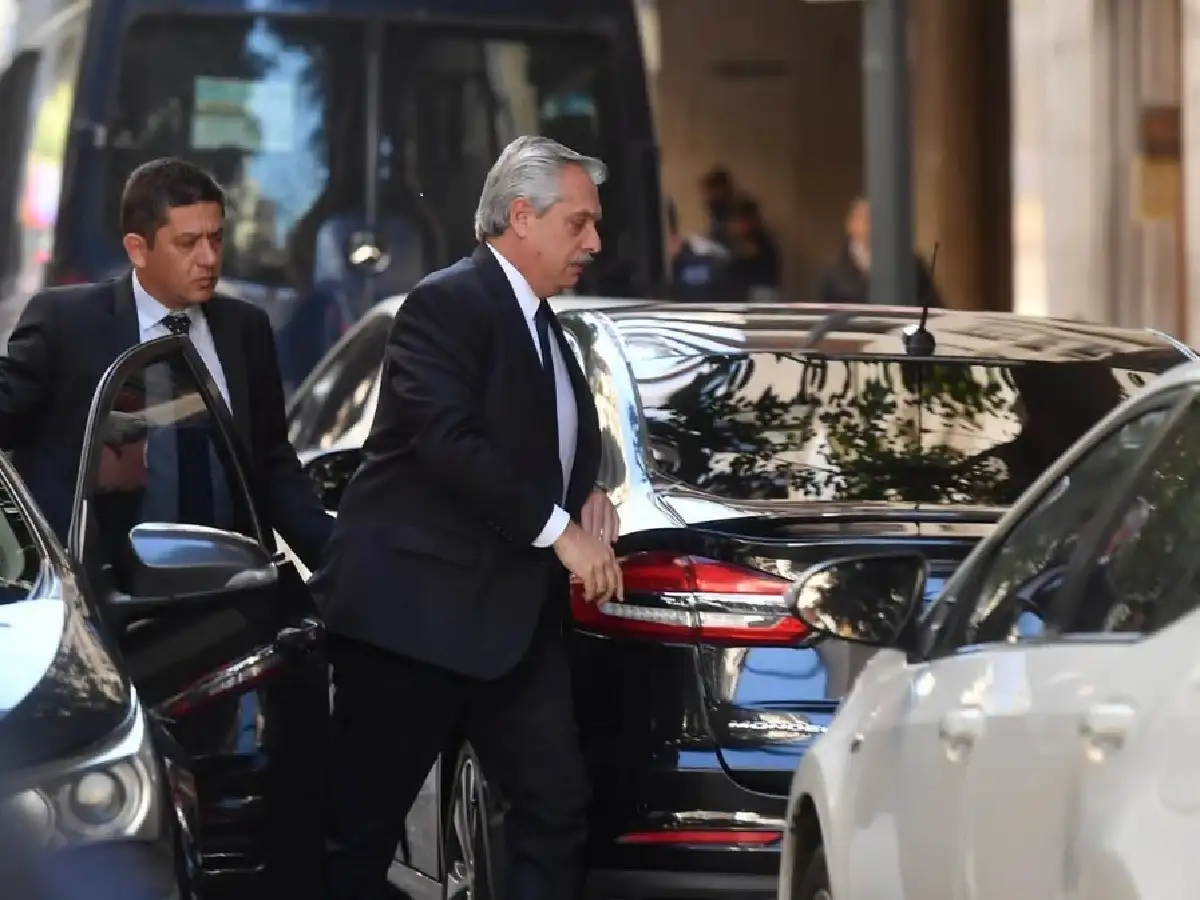 Alberto Fernández llegó a la casa de Cristina Kirchner