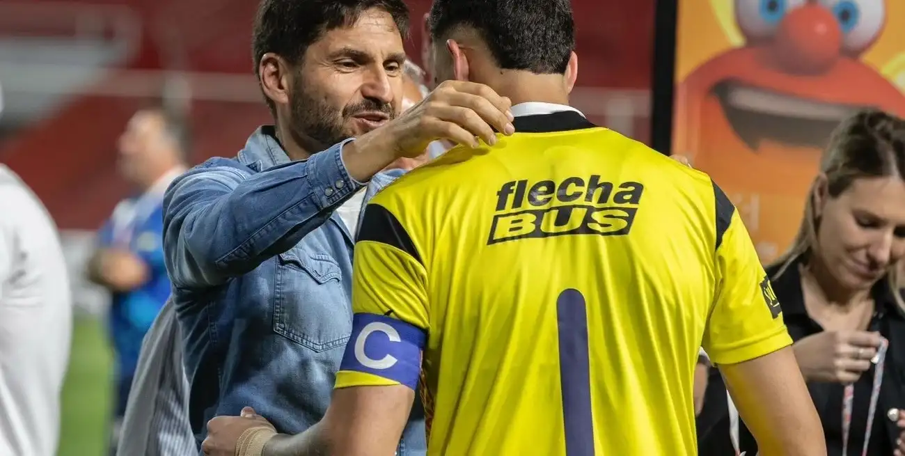 Pullaro felicitó a Meuli, capitán de Unión. Foto: Gentileza