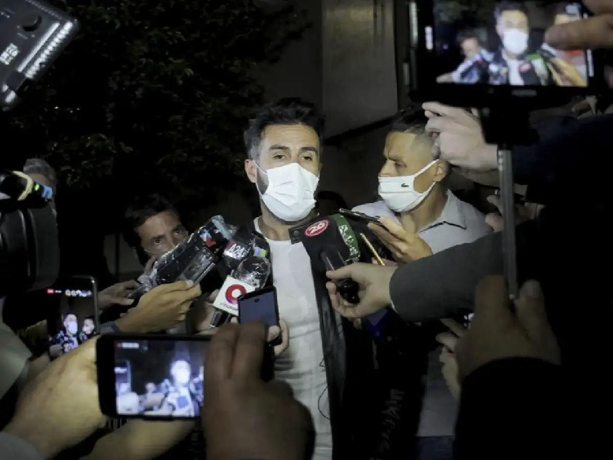 "Diego está bien de ánimo y la idea es que siga internado un par de días", indicó su médico personal