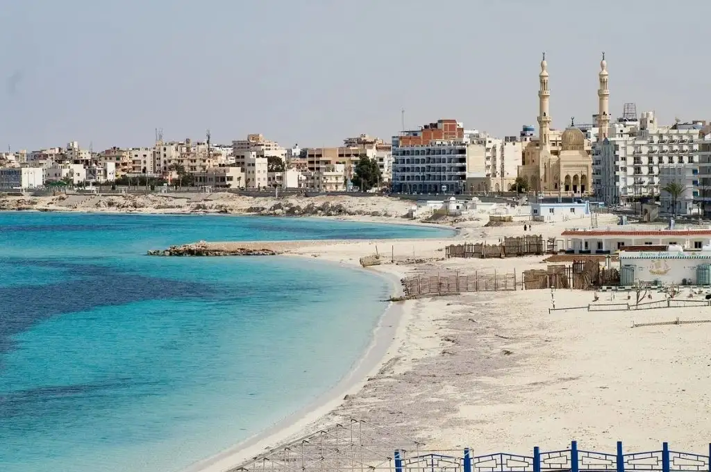 Entre barbijos y lapiceras descartables, arranca el turismo en Egipto