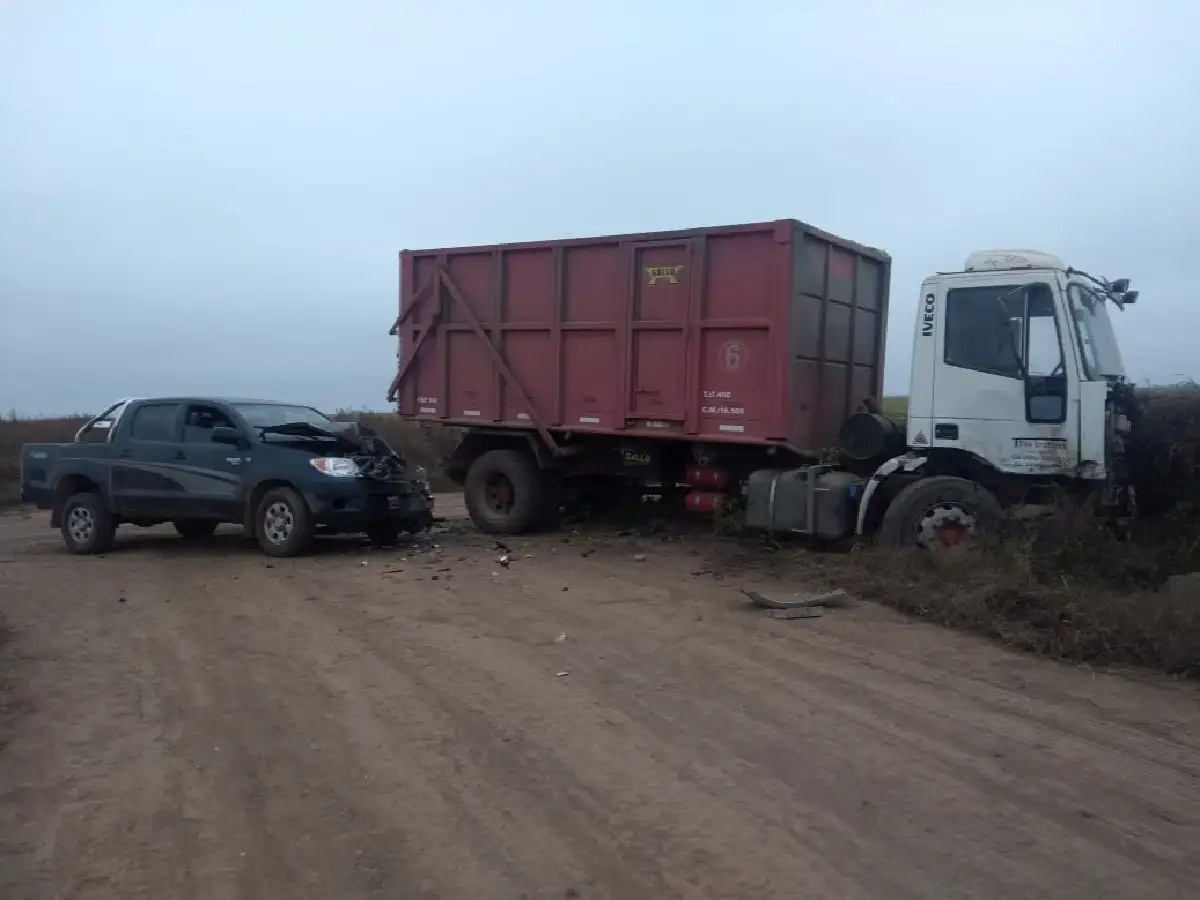 Un herido al chocar una camioneta y un camión en cercanías a Porteña 