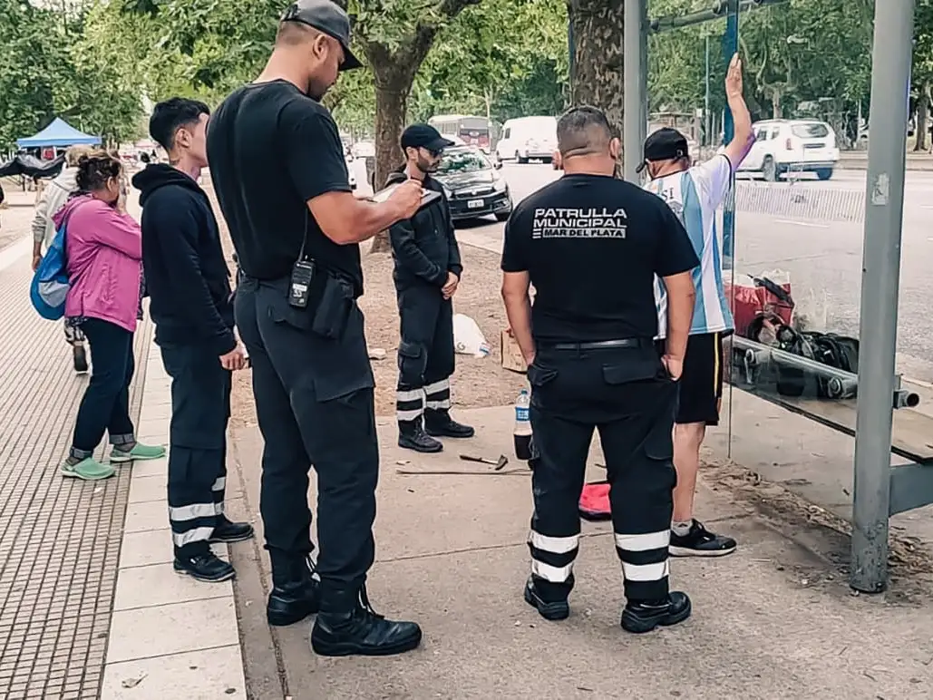 Durante una recorrida preventiva en la zona, se detectó a un individuo alcoholizado generando disturbios en la vía pública.