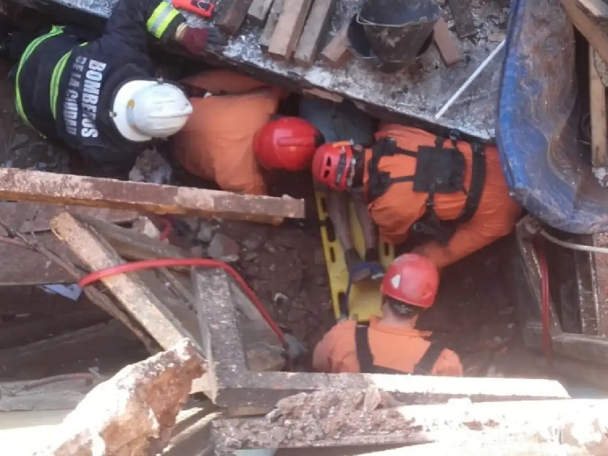 Se derrumbó parte de una panadería en Mataderos: hay un herido grave