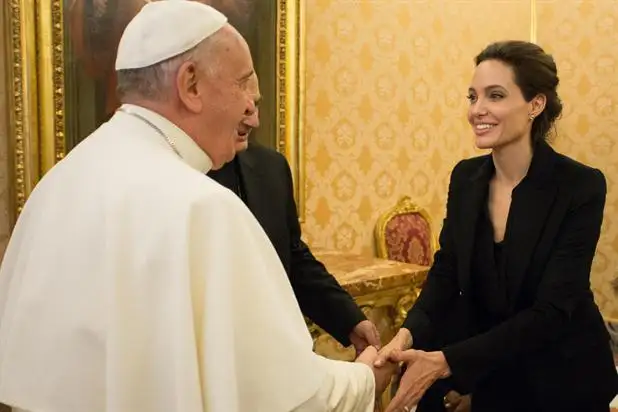 Angelina Jolie se reunió con el papa Francisco