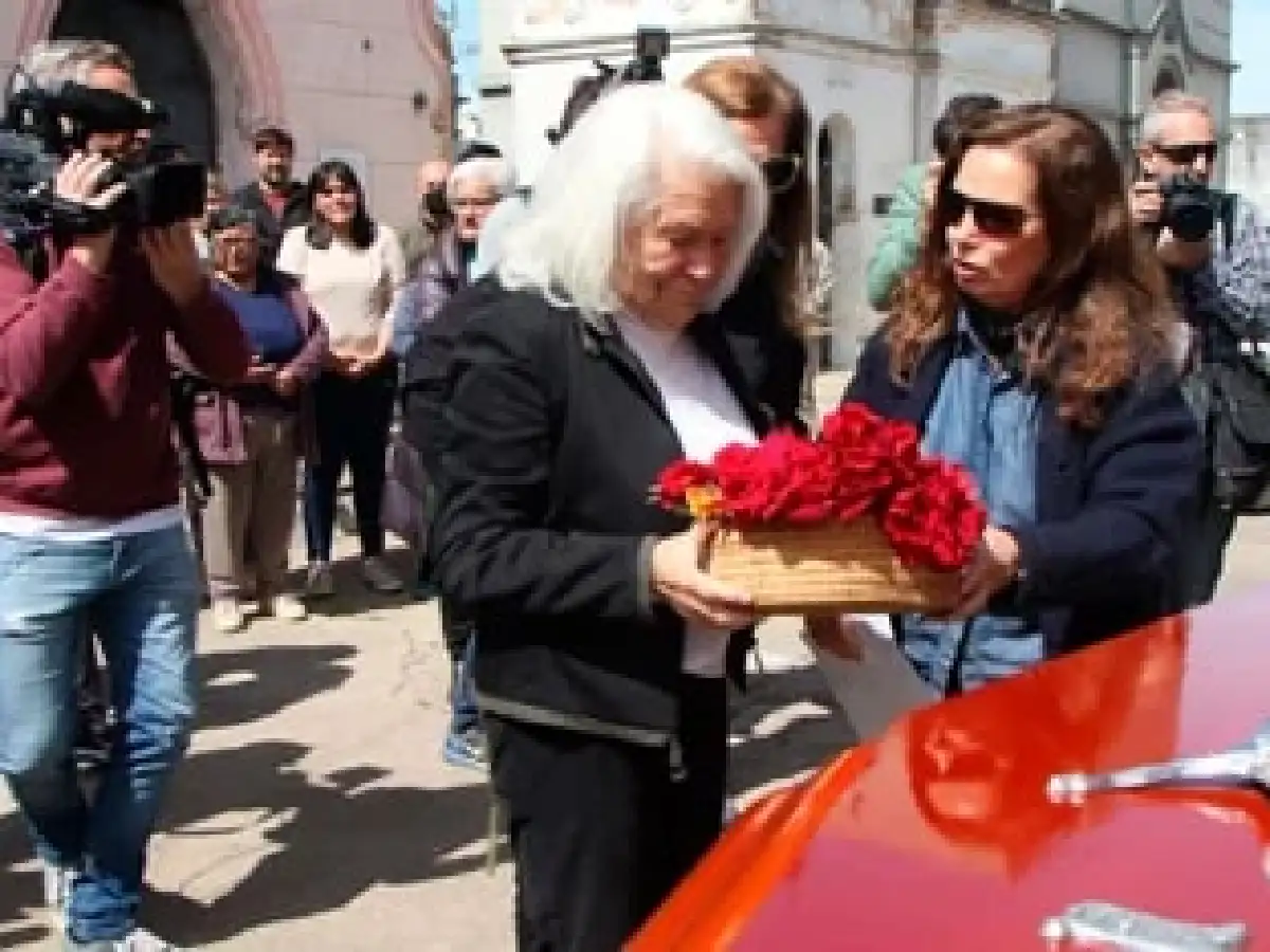 “Me estoy muriendo junto a la mujer que amo”, la emotiva carta de César Mascetti que leyó Sandra Mihanovich en su despedida