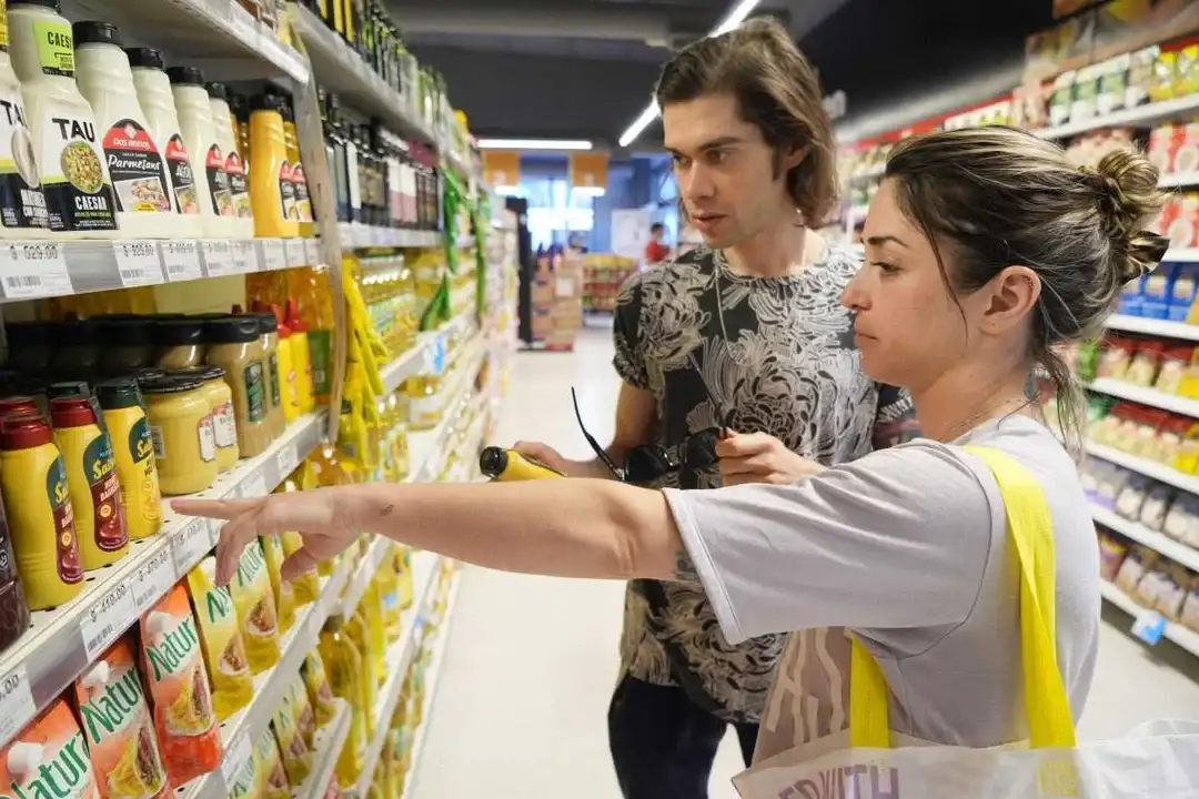 Las compras de alimentos y en supermercados siguen en caída.