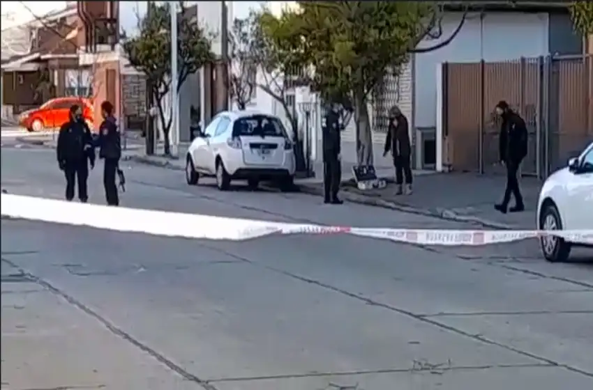 Dos motochorros balearon a un policía que intentó impedir un robo