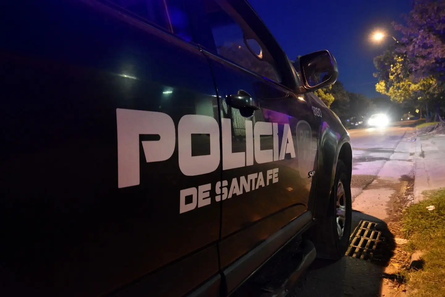 Inseguridad en Santa Fe: a punta de pistola le robaron la moto un delivery
