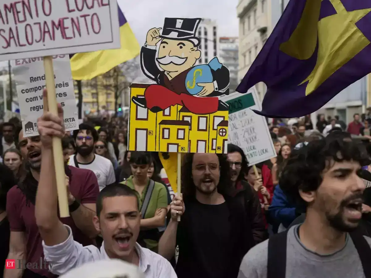 Multitudinaria protesta en Portugal por crisis de la vivienda