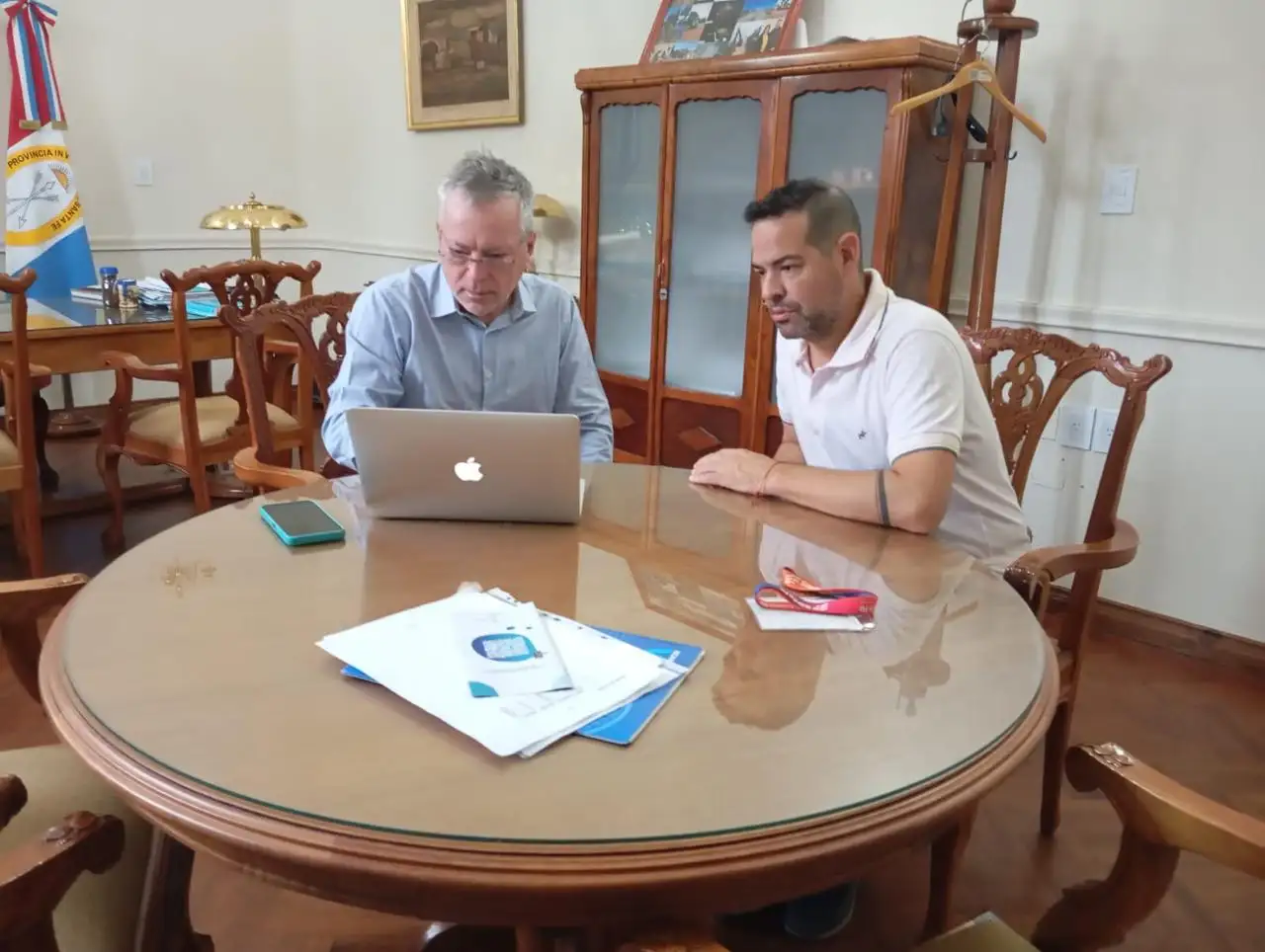 Reunión entre Cristian Vincenti (derecha) y Marcelo Mantaras.