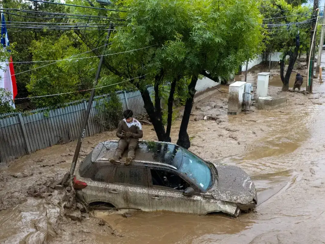 Las consecuencias también se hicieron sentir en distintas arterias viales, entre ellas las avenidas General Blanche, Quebrada Honda, Paul Harris, Cristóbal Colón y Avenida de la Plaza Sur.