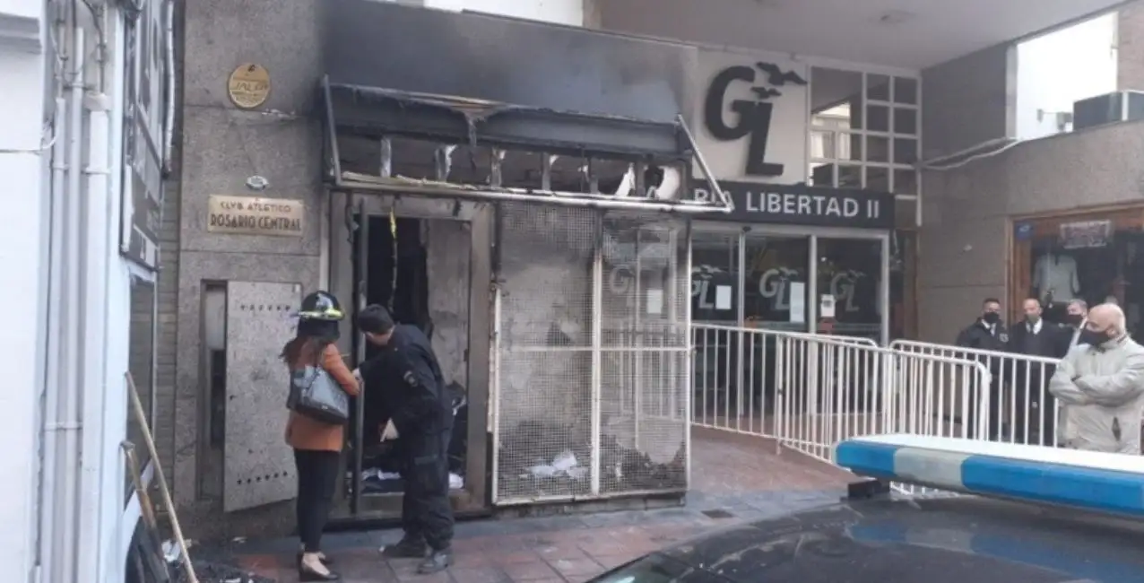 Incendiaron y destrozaron la sede de Rosario Central