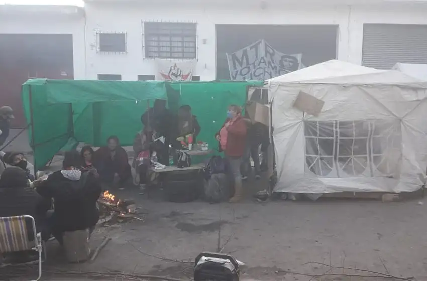 Levantaron el acampe en el galpón municipal
