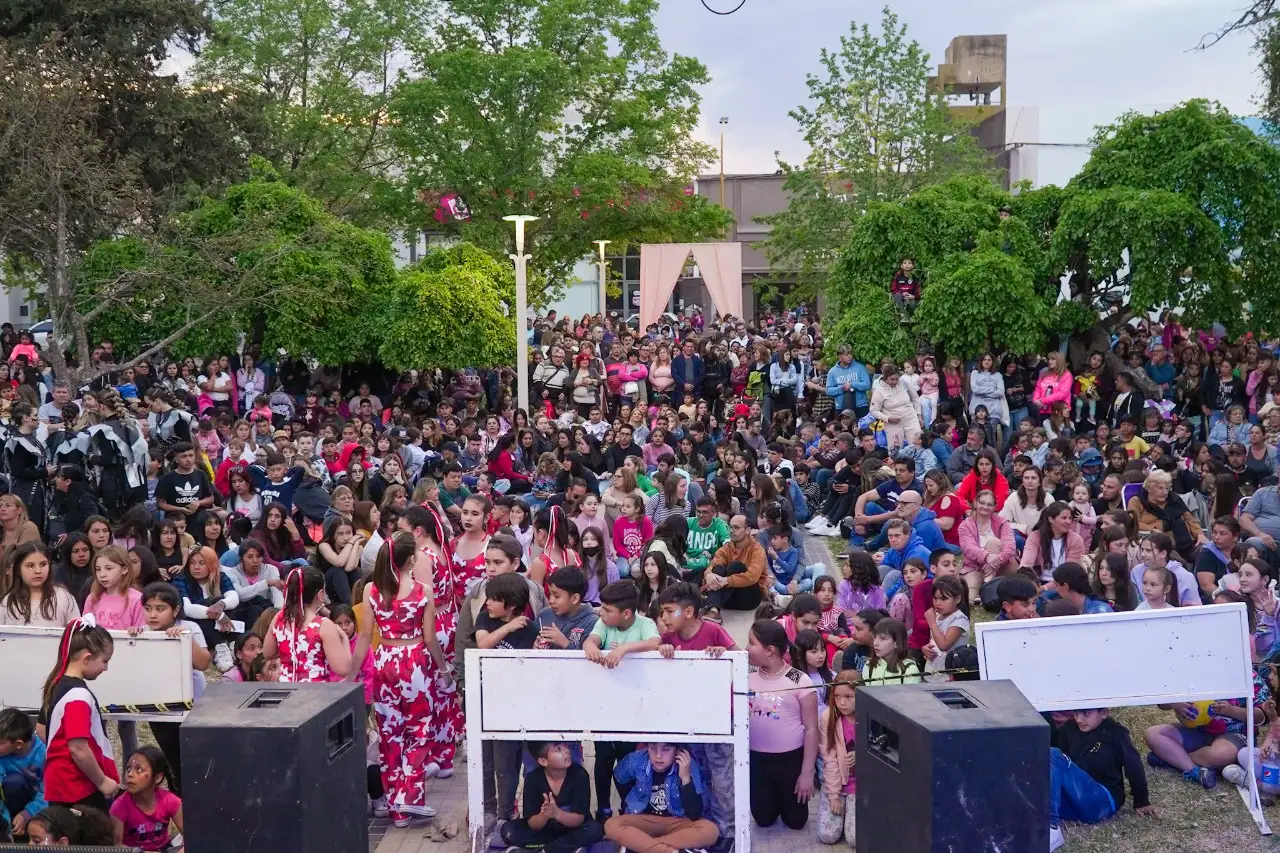 Firmat: más de 3000 personas participaron del mega festejo por el “Día de la Primavera”