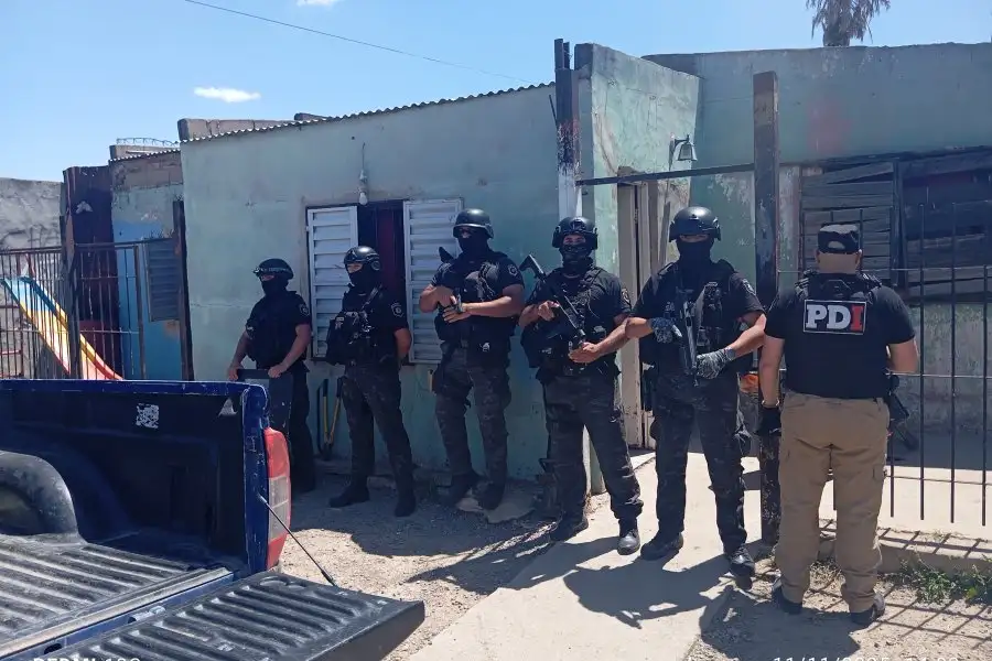 En los procedimientos se secuestraron cocaína, marihuana, dinero en efectivo y teléfonos celulares.