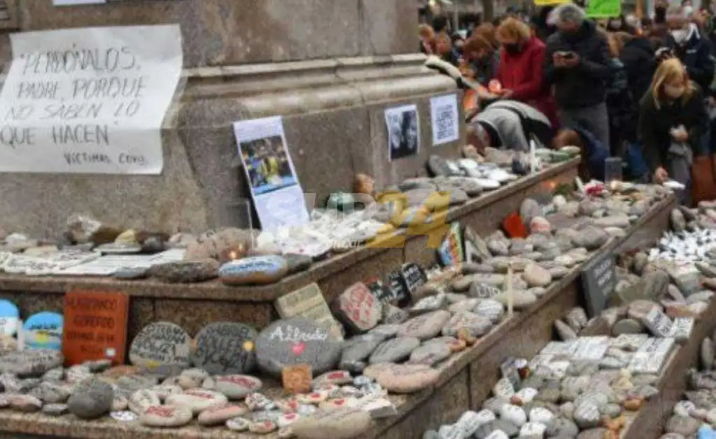 Marcha de las Piedras: rinden el segundo homenaje a fallecidos por Covid