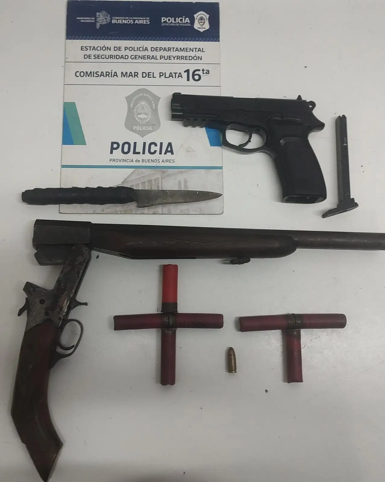 El aprehendido poseía la tenencia ilegal de un arma de fuego.