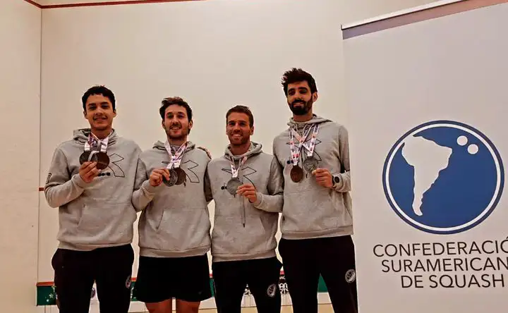 Pujol, Cioffi, Miranda y Roude con sus medallas.