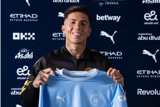 El mediocampista argentino firmó contrato por cinco temporadas.