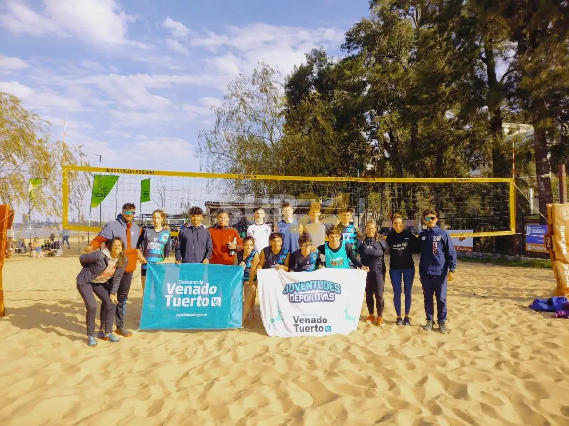 Alumnos venadenses de beach voley en el seleccionado santafesino