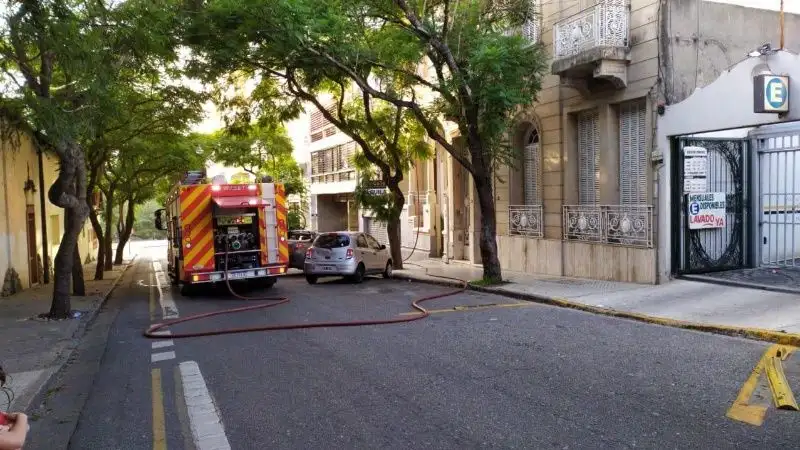Rosario: un horno mal apagado causó un incendio en un departamento