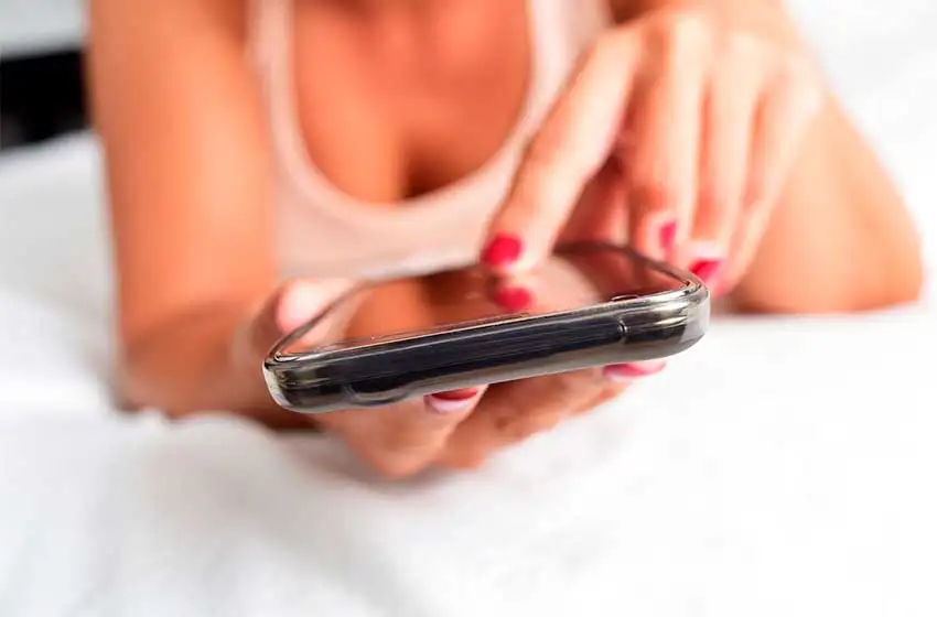 Recomiendan el sexo virtual y evitar encuentros con personas con las que no se convive