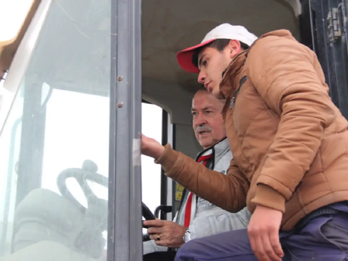 El gobernador Schiaretti inspeccionó las obras de la autopista Ruta 19