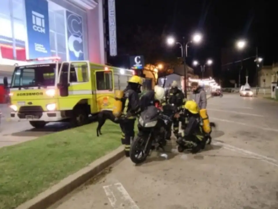 Bomberos realizaron la revisión preventiva para asegurar que no existiera riesgo de reignición.