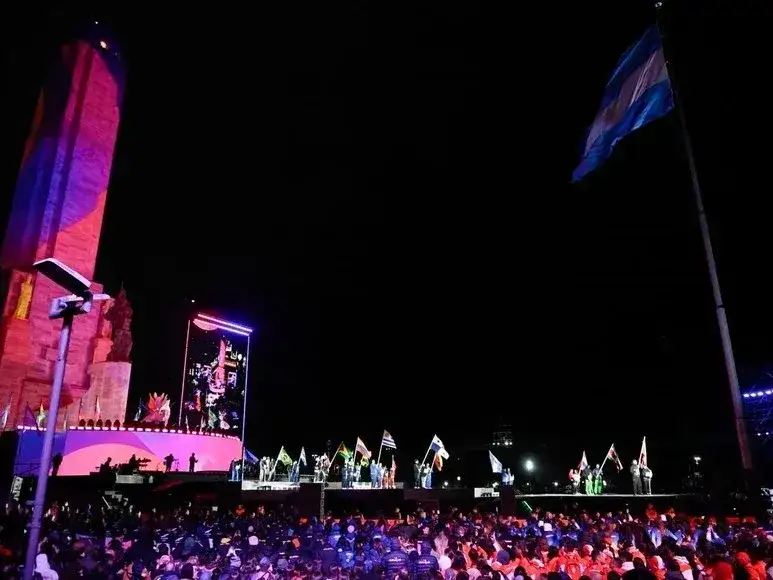 Se realizó la apertura de los Juegos Suramericanos 2026 en el Monumento de la Bandera, Rosario. Foto: Marcelo Manera.
