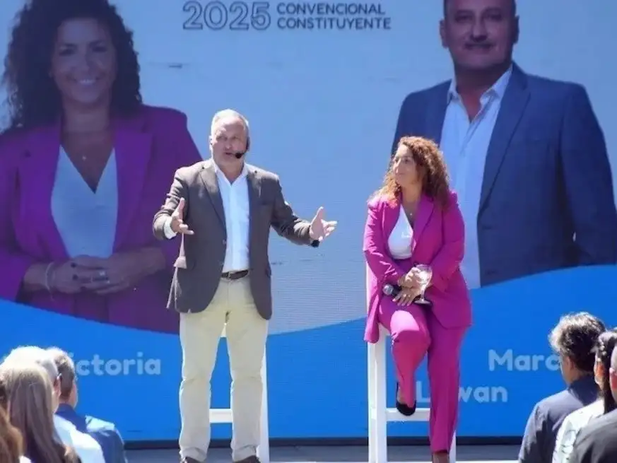 Activemos, el espacio político que lidera el senador nacional Marcelo Lewandowski, presentó en la ciudad de Santa Fe la lista de convencionales constituyentes que ofrecerá en las elecciones del próximo 13 de abril. Foto: Guillermo Di Salvatore.