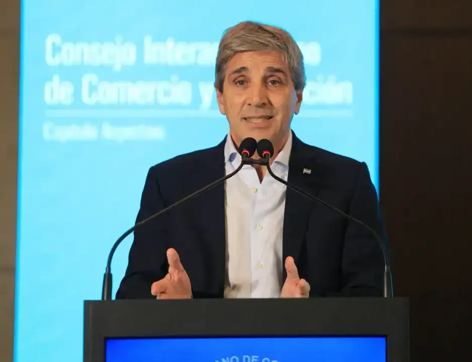 Caputo “patea” el pago de deuda interna a 2027.