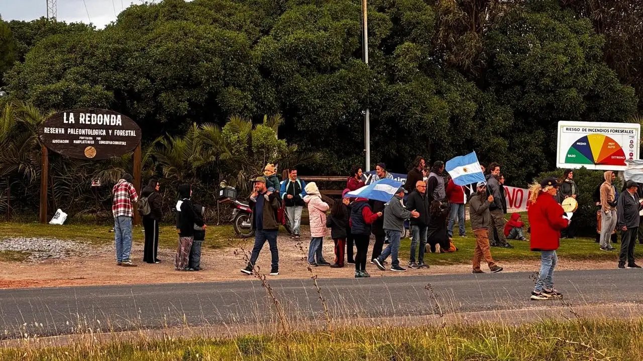 Bajo el lema "la Reserva se reserva" vecinos auto convocados vuelven a reclamar por playas públicas y naturales