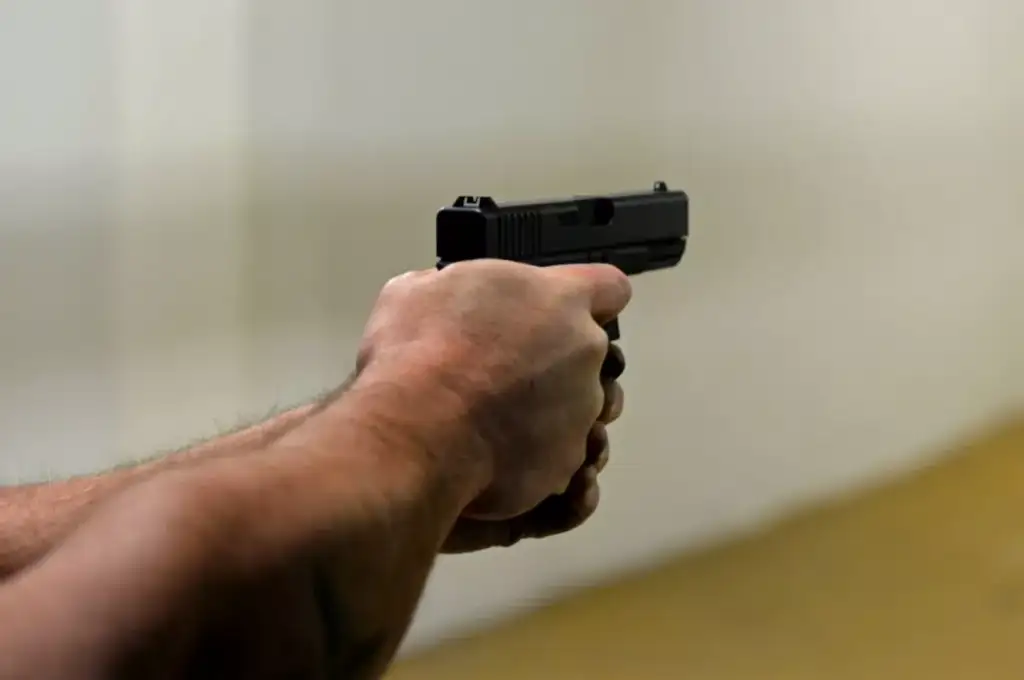 Baleó a su mamá y hermana porque no quisieron darle plata